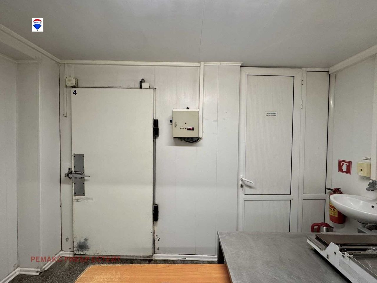 Продава се Промишлена сграда в Русе, Родина 1 - 346 кв.м за 1642 €/кв.м - Снимка #6