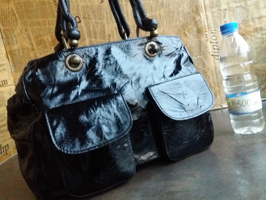 дамска черна чанта,лачена-естествена кожа/ЛАК/