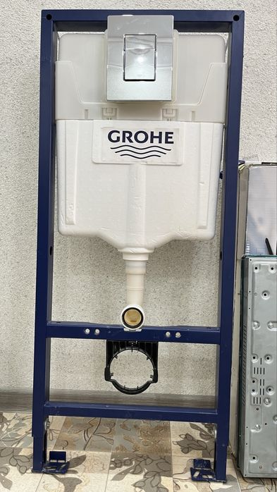 Бачок настенного унитаза