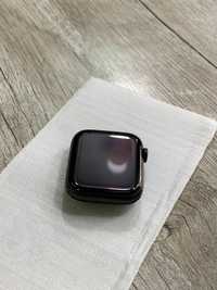 Продам iWatch SE 44mm в отличном состоянии