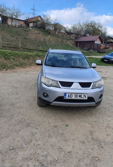 Vând Mitsubishi outlander!