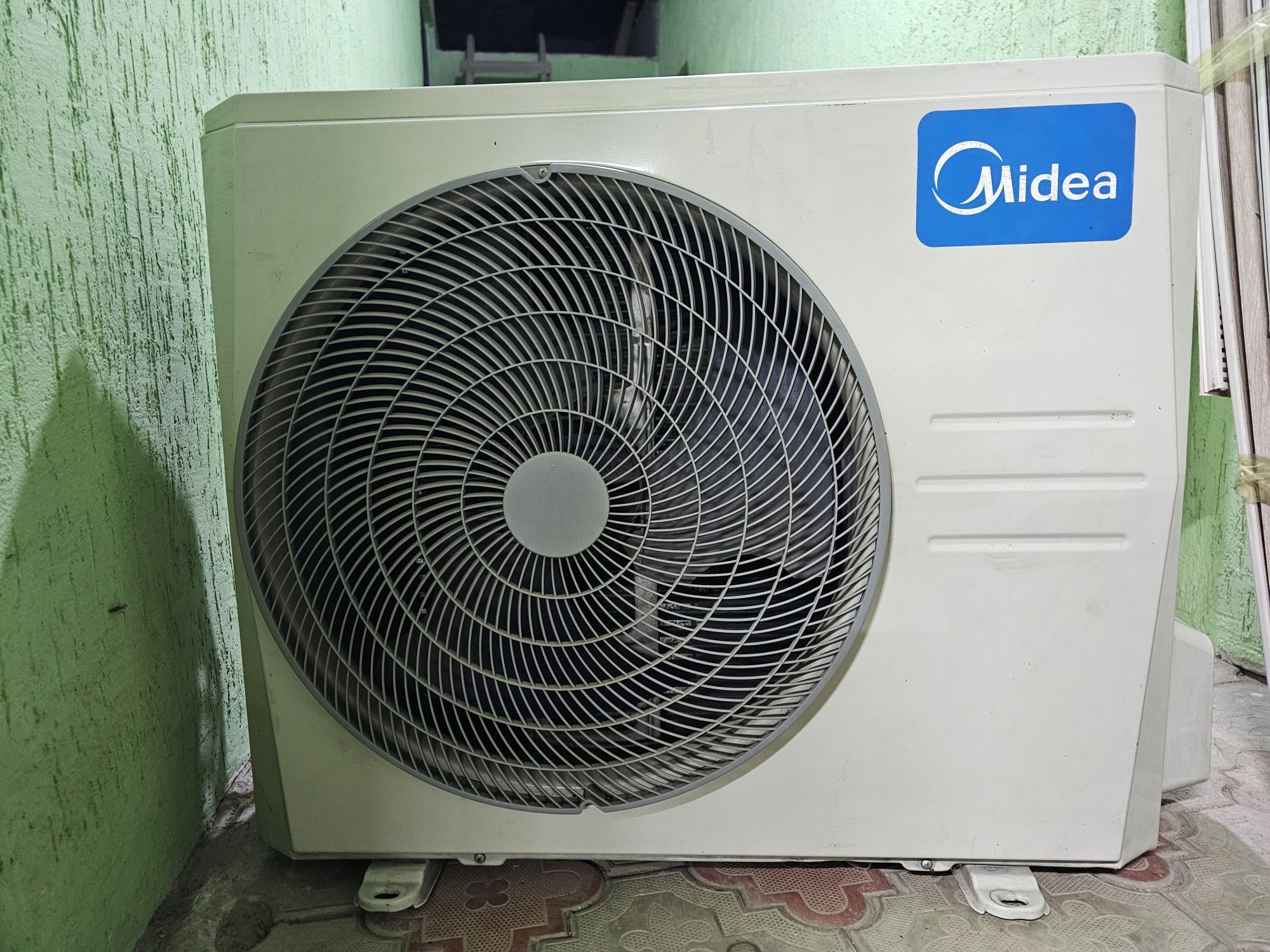 Кондиционер  Midea 80 кв.м