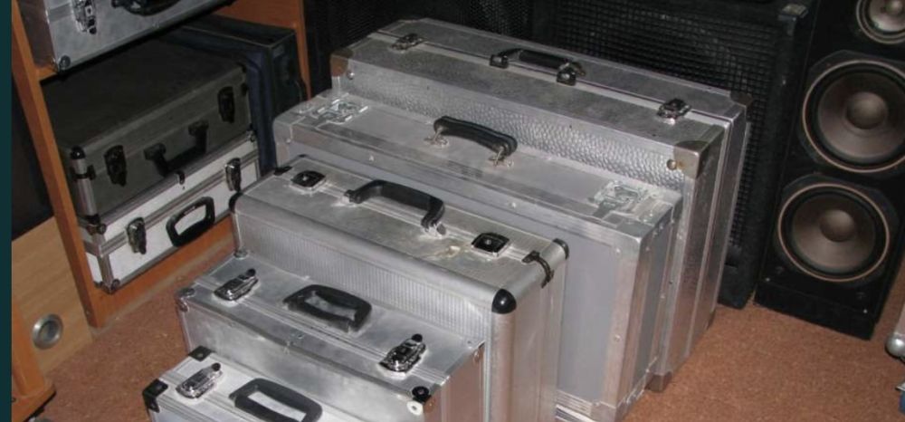 Valize transport retelistica cabluri mixer procesor drona microfon