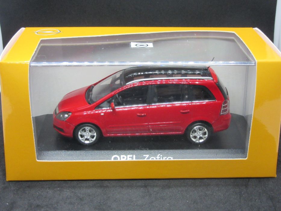 Macheta Opel Zafira B Minichamps 1:43