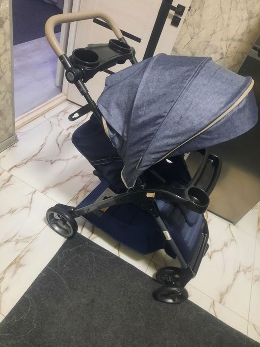 Продаётся фирменный  коляска monebebe