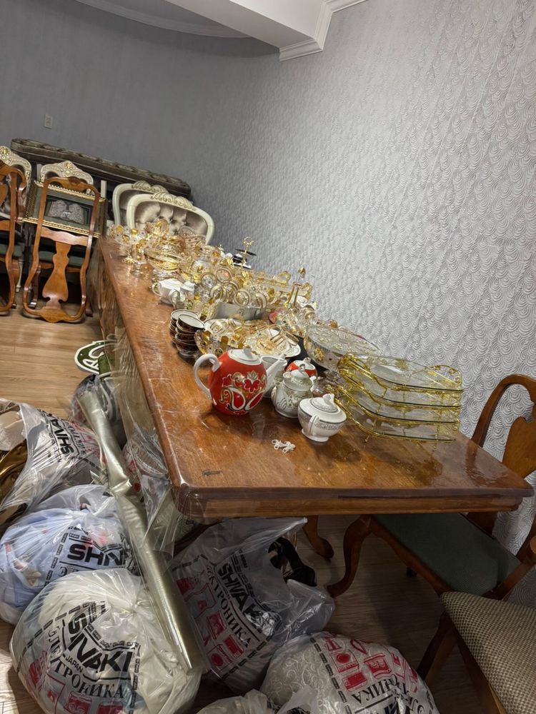 Продается мебель люстры