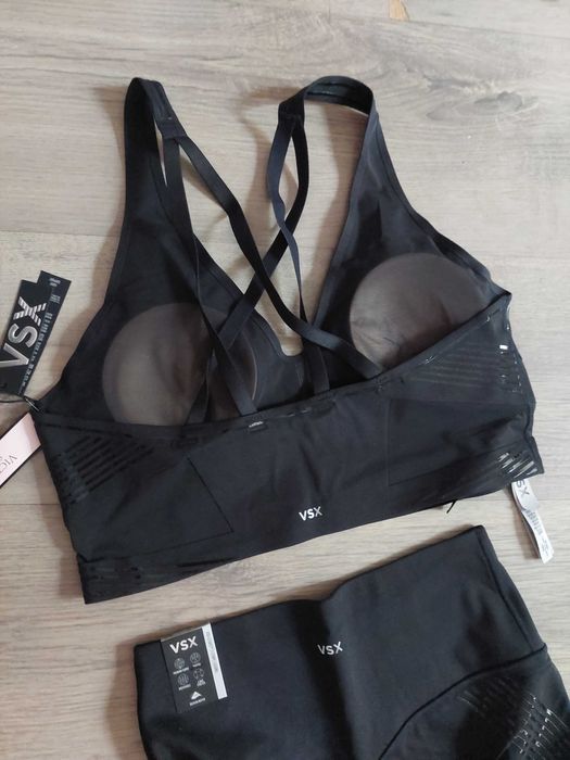 Екип за спорт Victoria Secret