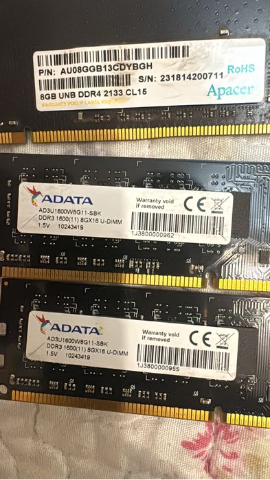 Продам оперативки DDR3 8 GB 1600MHz  есть 2 шт ,и ApacerDDR4 на 8 гб