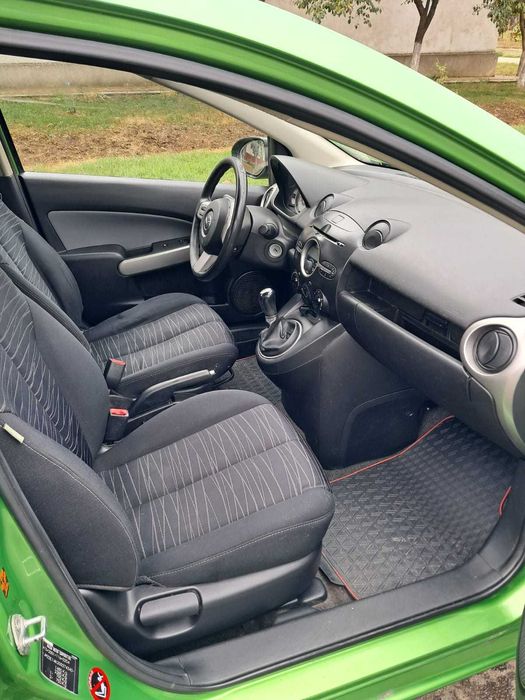 Vand mazda 2 1,3 benzina an 2010