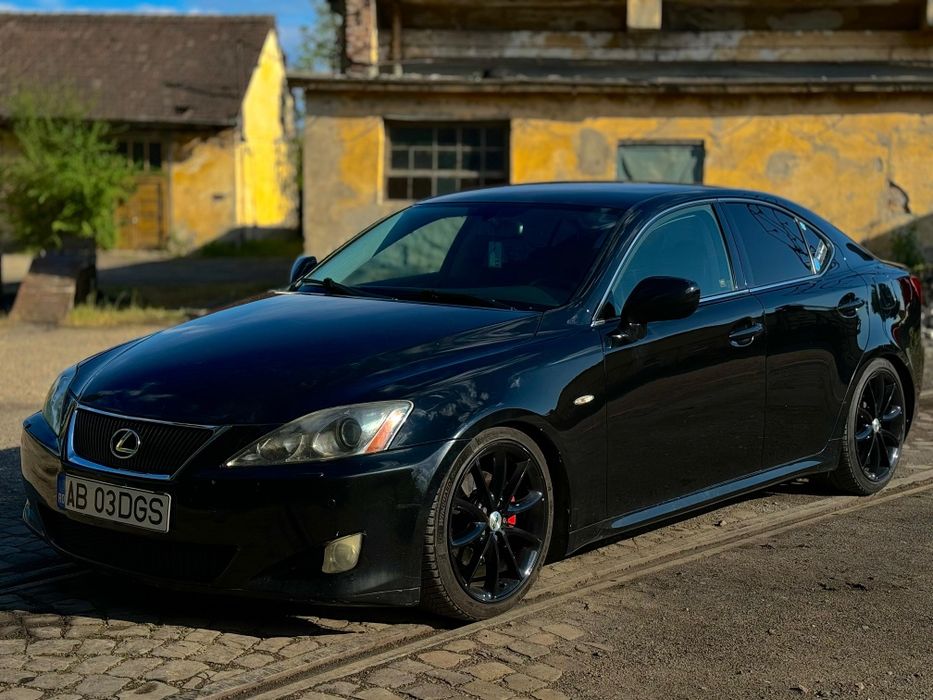 Vând Lexus IS220D