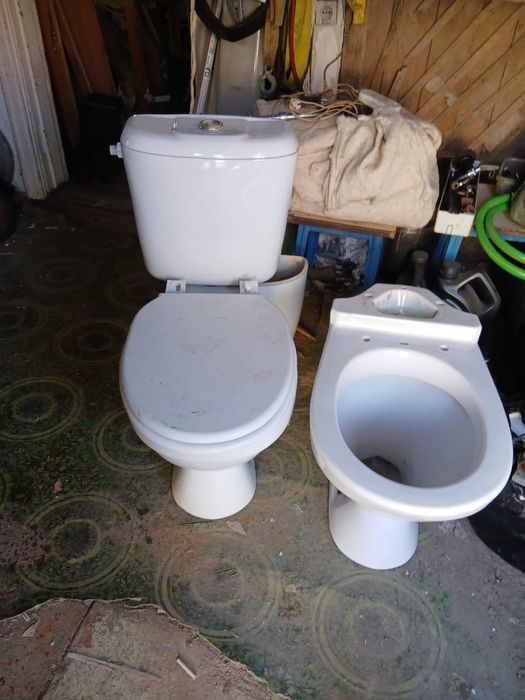 Продам унитазы в