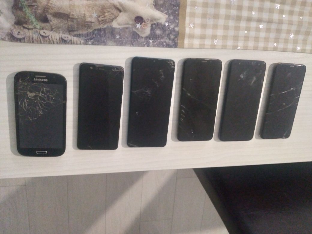 Vând 6 telefoane mobile funcționale cu display-ul spart
