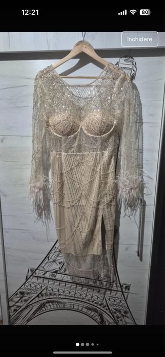 Rochie facuta pe coamanda