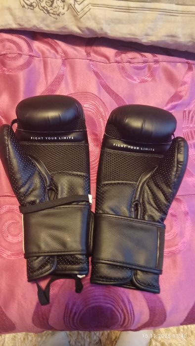 Mănuși de box in stare foarte buna