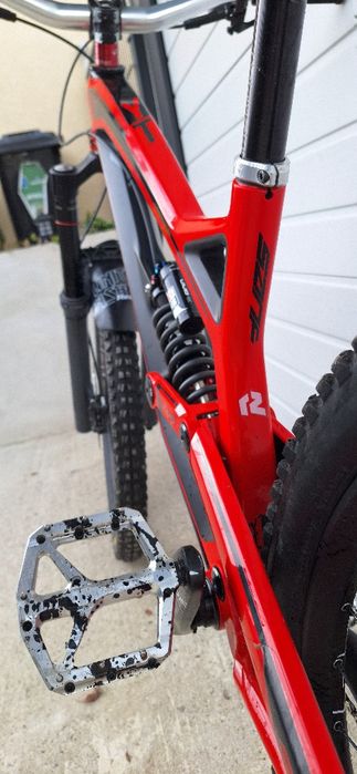 Vând Yt tues slopestyle sau schimb cu enduro