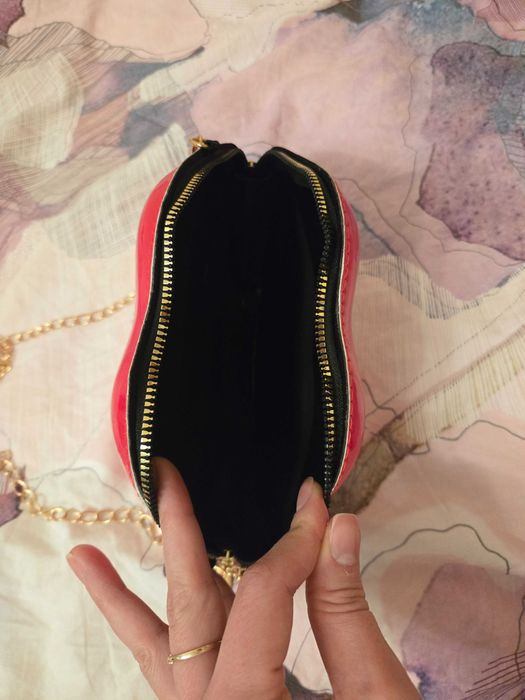 Нова лачена чанта червена и портмоне