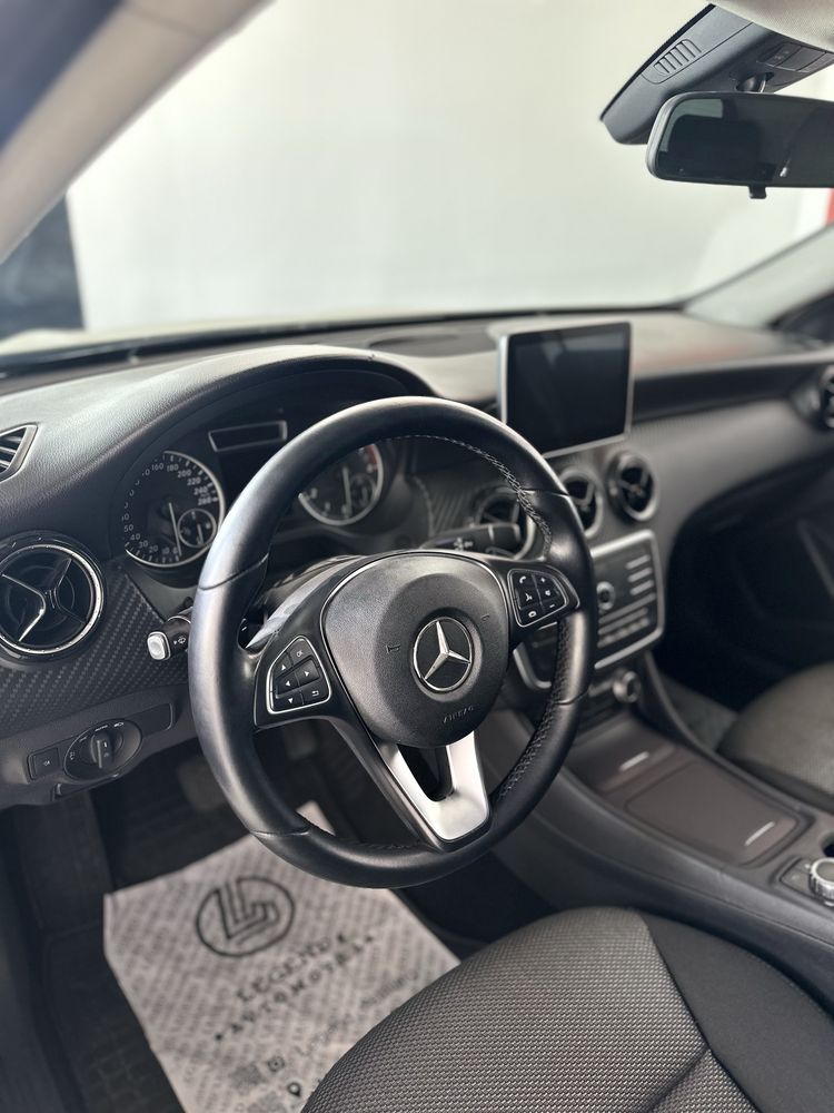 Mercedes Benz GLA200