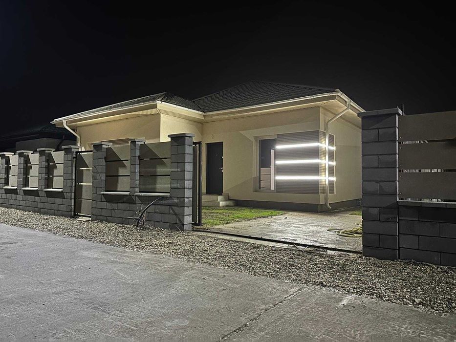 Vand casa individuala