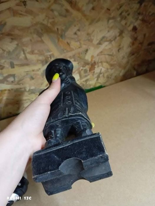 Статуетка дърворезба