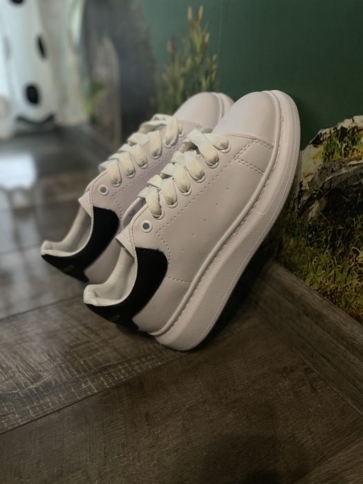 Adidasi Alexander McQueen Alb-Negru