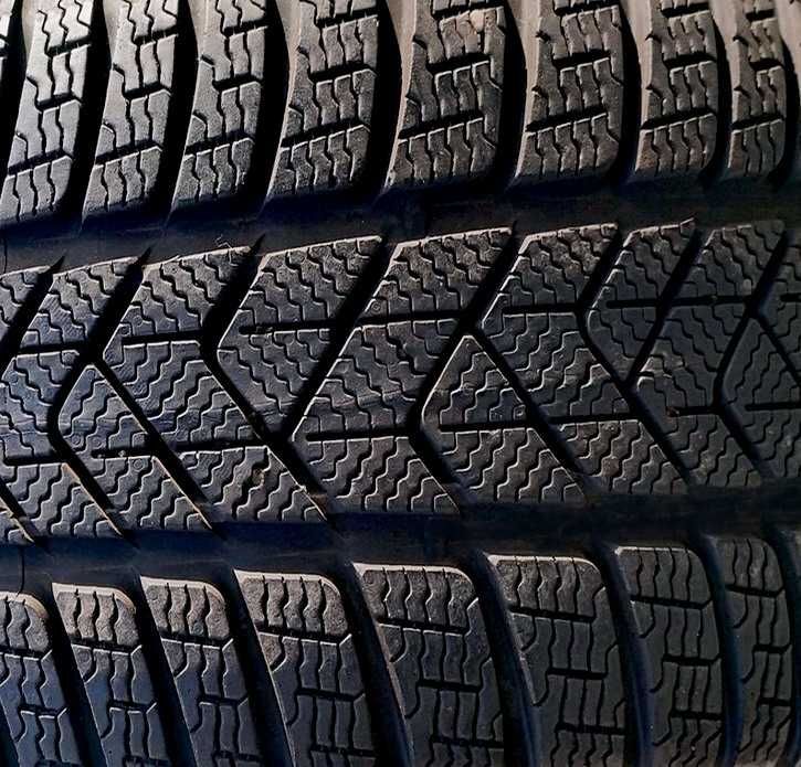 O anvelopa de iarna 215 65 17 Pirelli Scorpion Winter