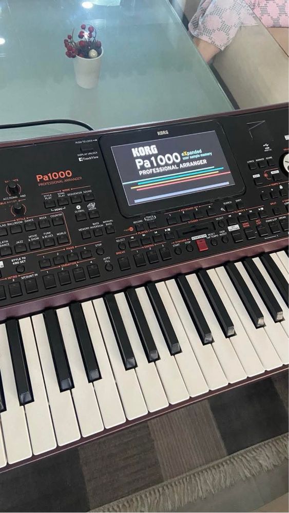 Korg pa 1000 ,Juzisound- 1,миди клавиатура Roland A49- в комплект