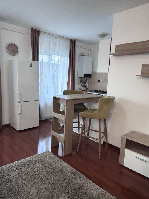 Inchiriez apartament Stejarului Floresti