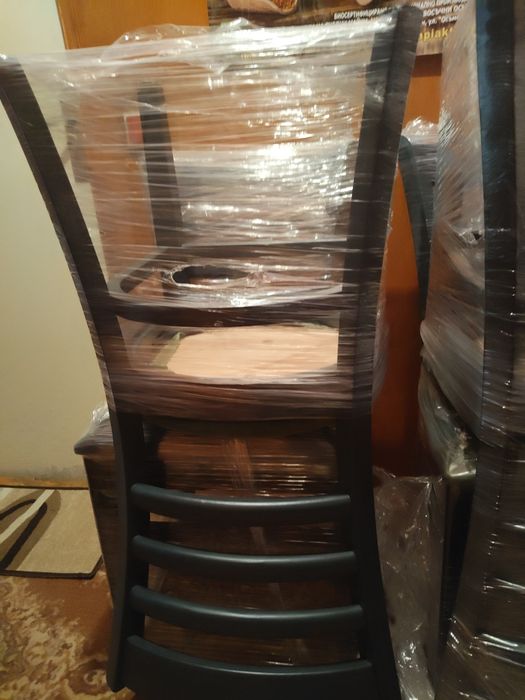 Нови столове неразопаковани