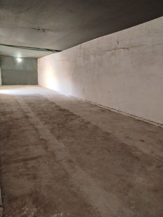 Sklad 170kv/m       6m ga 28m  manzil: Gijduvon, avto zapchast bozor r