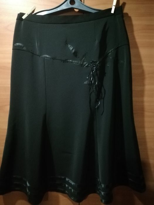 Юбка чёрная с апликацией