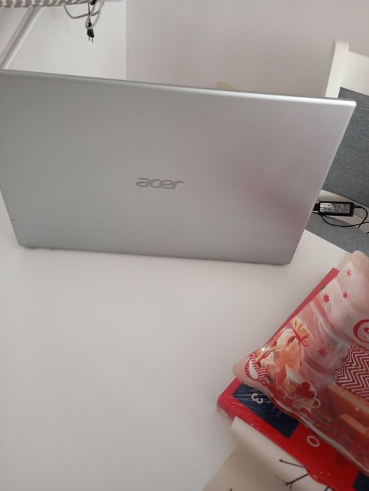 Лаптоп ACER със зарядно