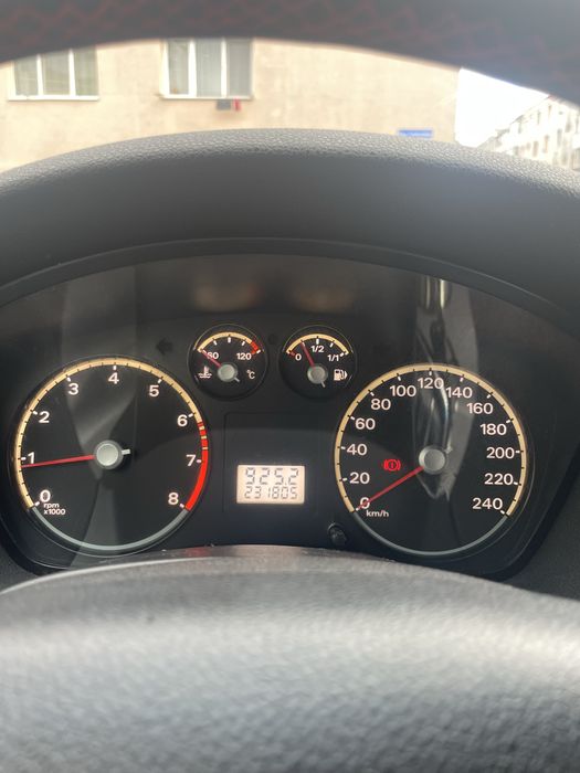 Vand Ford focus 2 1.6 benzina