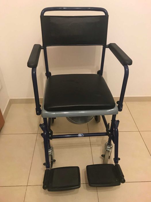 Тоалетен стол и инвалидна количка