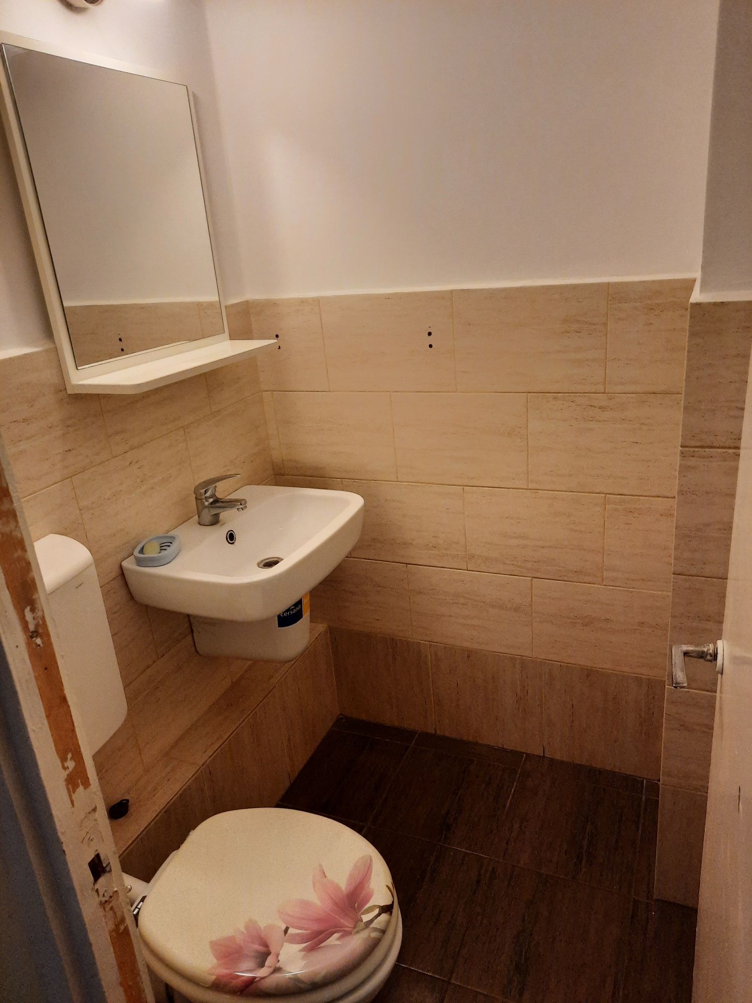 De închiriat apartament 3 camere