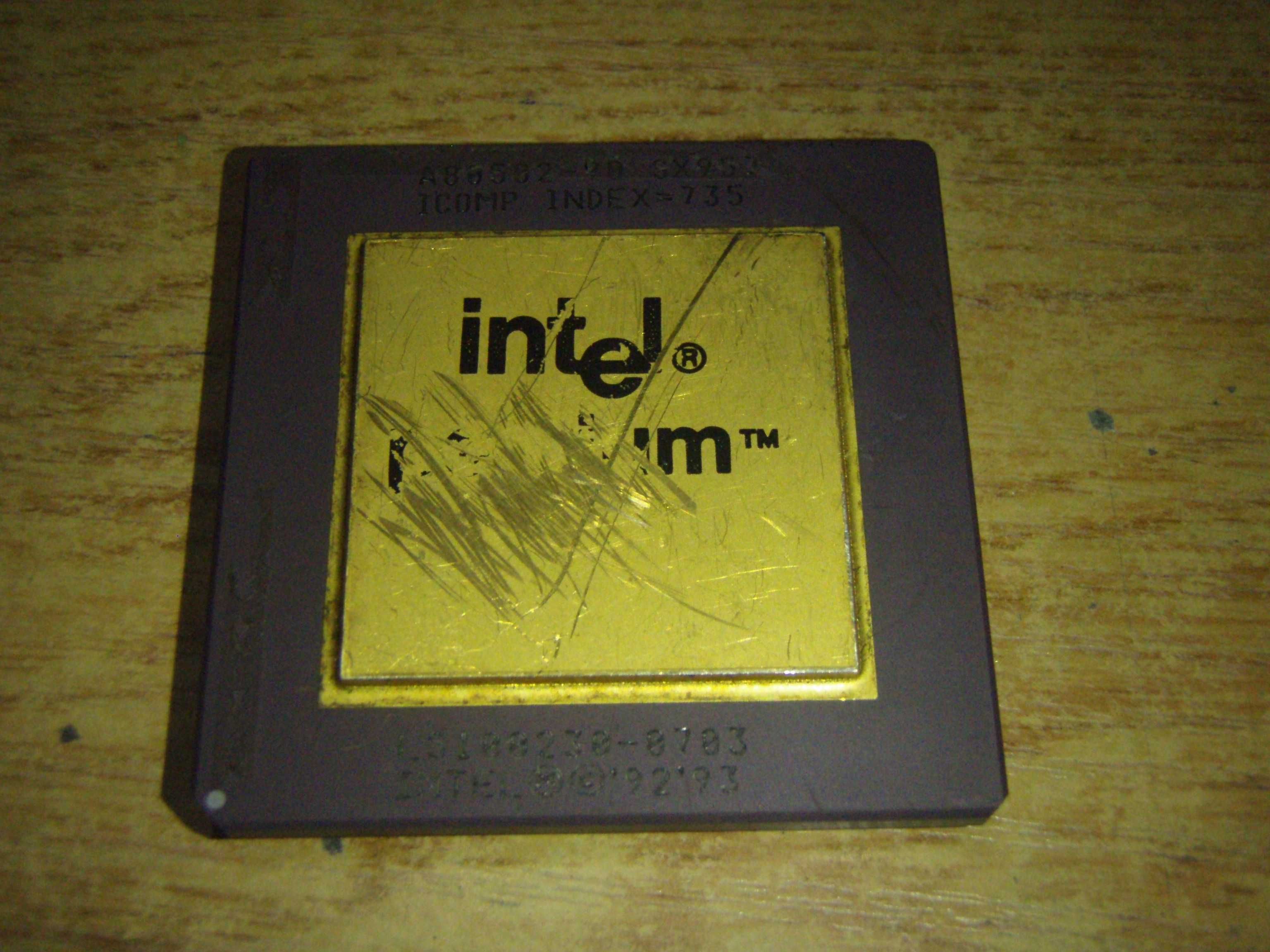 Procesor intel Pentium 90 A80502-90 SX957, pentru colectie sau aur
|