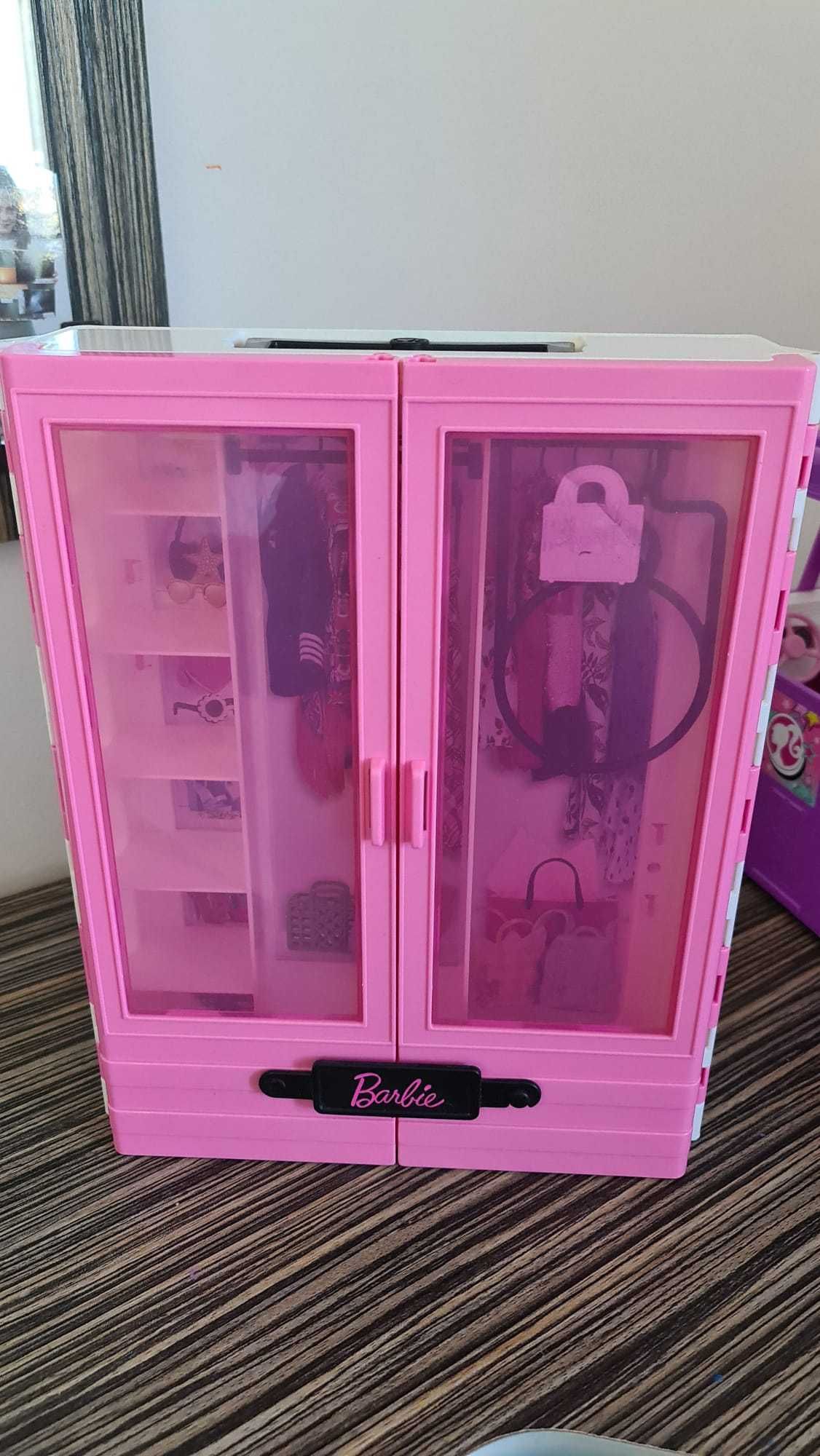Camionul de mancare Barbie + dulap