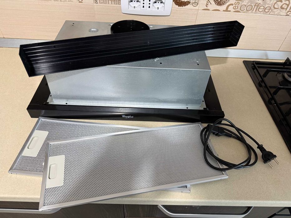 Hota incorporabila telescopica Whirlpool AKR 749 NB
