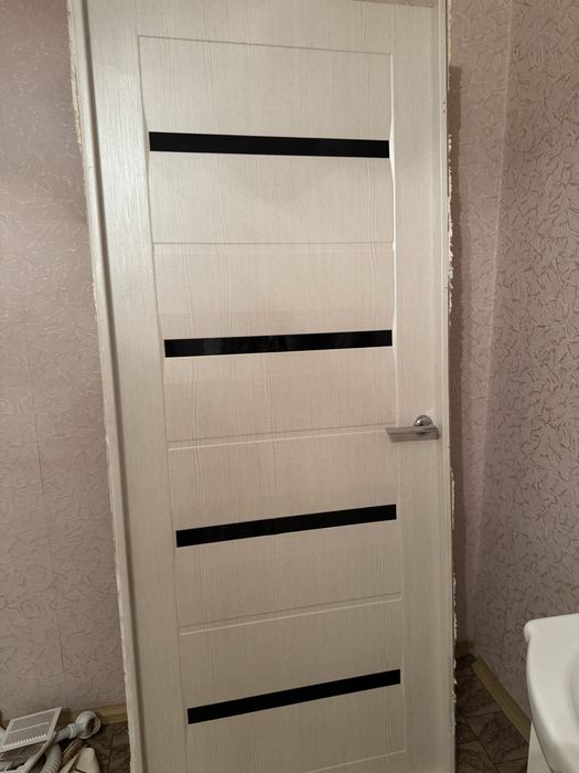Продам двери в отличном состоянии с обналичниками и с ручками