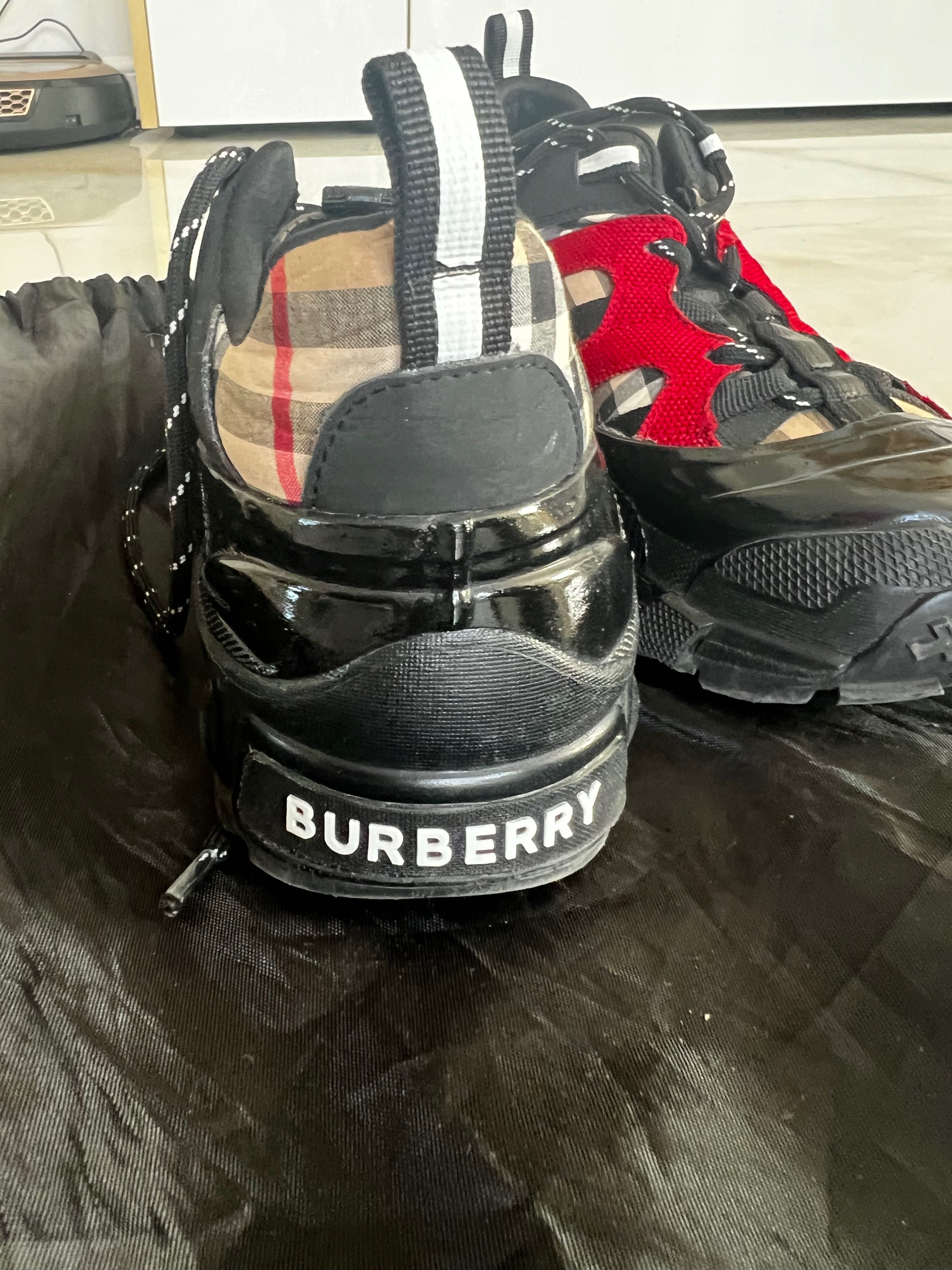 обувки Burberry/shoes