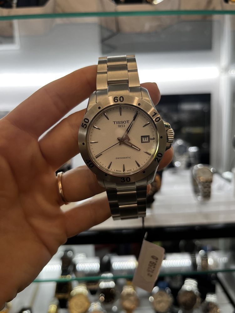 Мъжки часовник Tissot V8 Sapphire 42mm Уникален