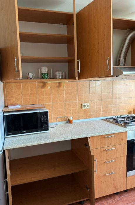 Vând mobila de dormitor și mobila de bucătărie complet utilata