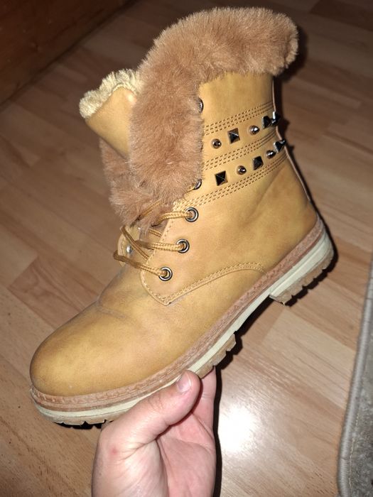 Vând bocanci dama sezon de iarna