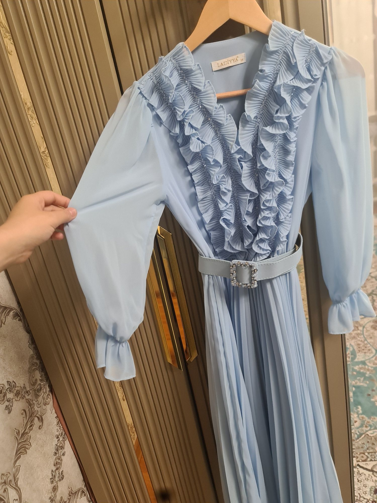 8500 стоит продам