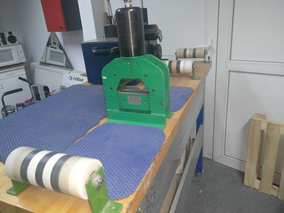 Banc echipat pentru debitat, gaurit si indoit bara Cu sau Al