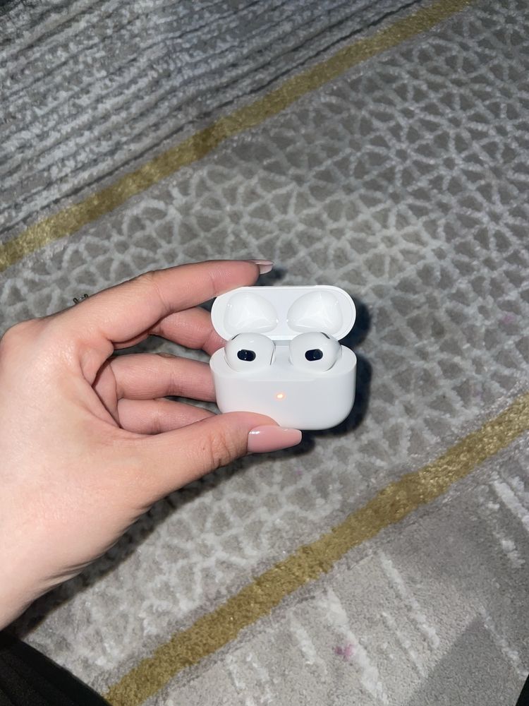 Apple AirPods 3. (оригинал), не использовались – идеальное состояние..