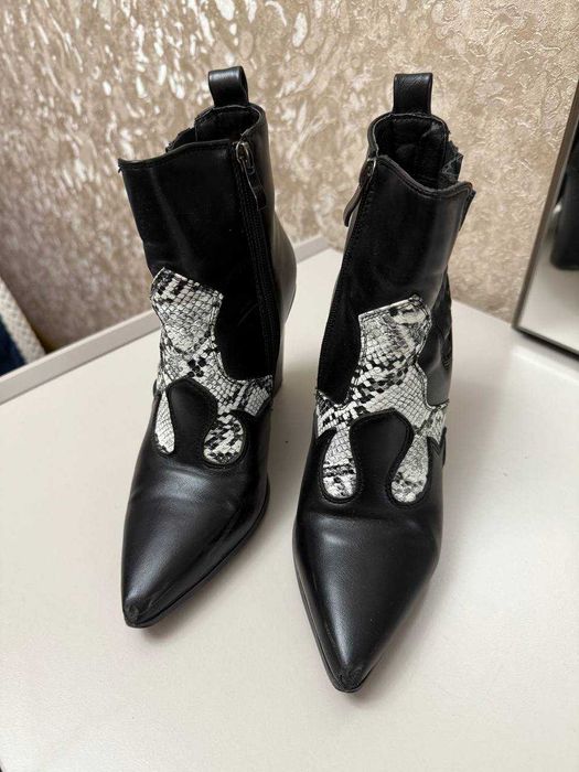 Продаются Сапоги Казаки Pink island