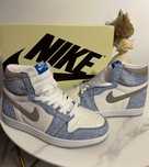 Jordan 1 Hyper Royal Retro OG