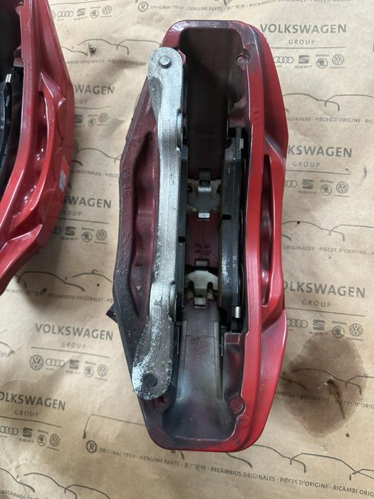 Предни спирачни апарати и дискове за Audi S8 4N