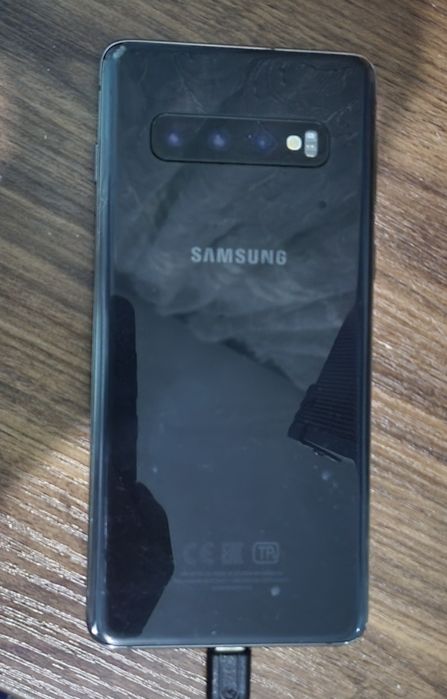 Продам Samsung S10