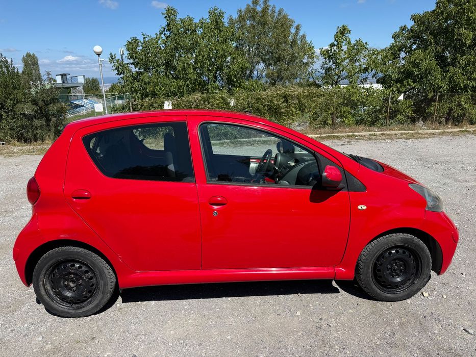 Продавам Toyota Aygo